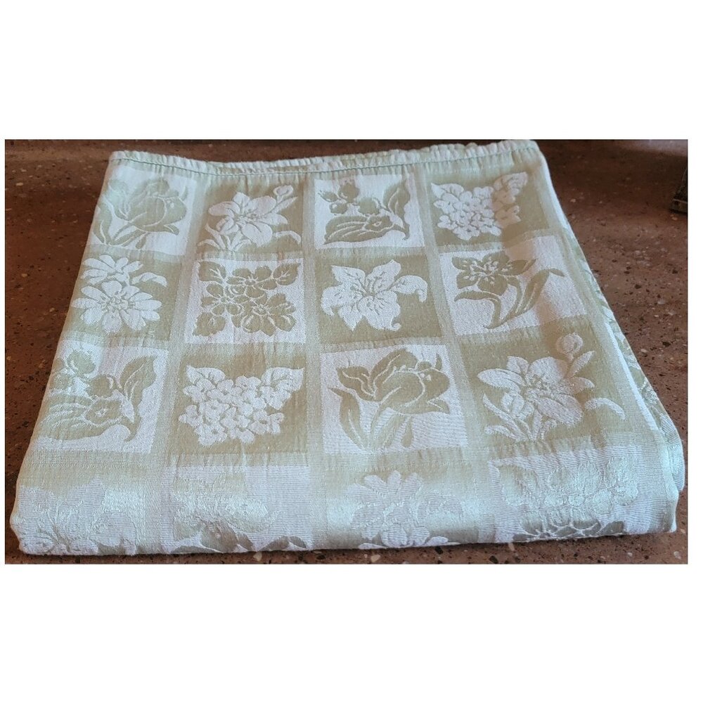 Floral Jacquard Tablecloth (rectangular) 2 of 2